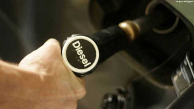 Bolsonaro pede ao Congresso poder para zerar impostos do diesel