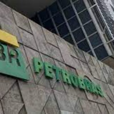 Governo pede à diretoria da Petrobras que adie reajuste